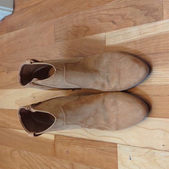 Old navy women's booties - Picture 3 of 3